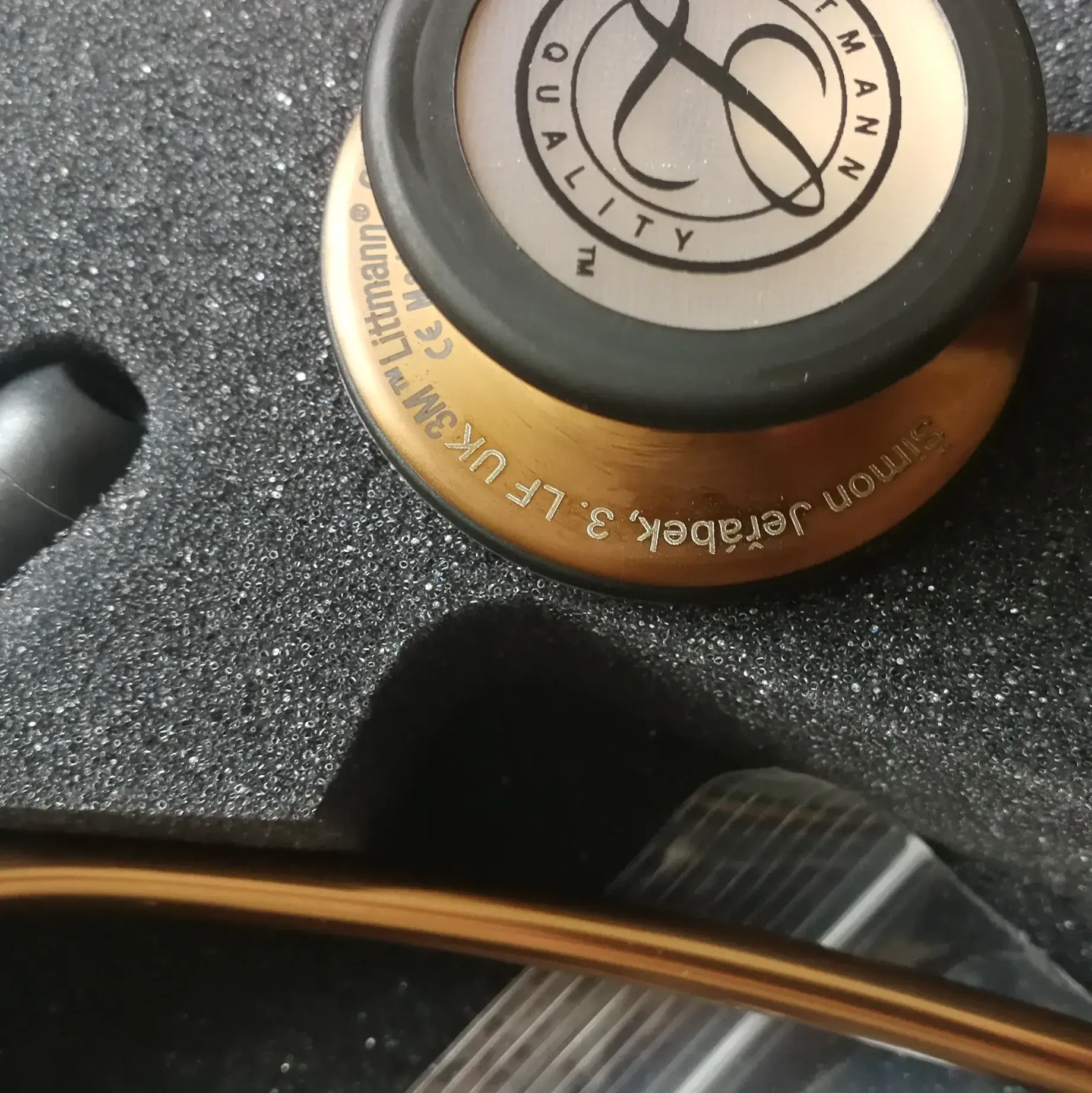 gravírování hnědý fonendoskop