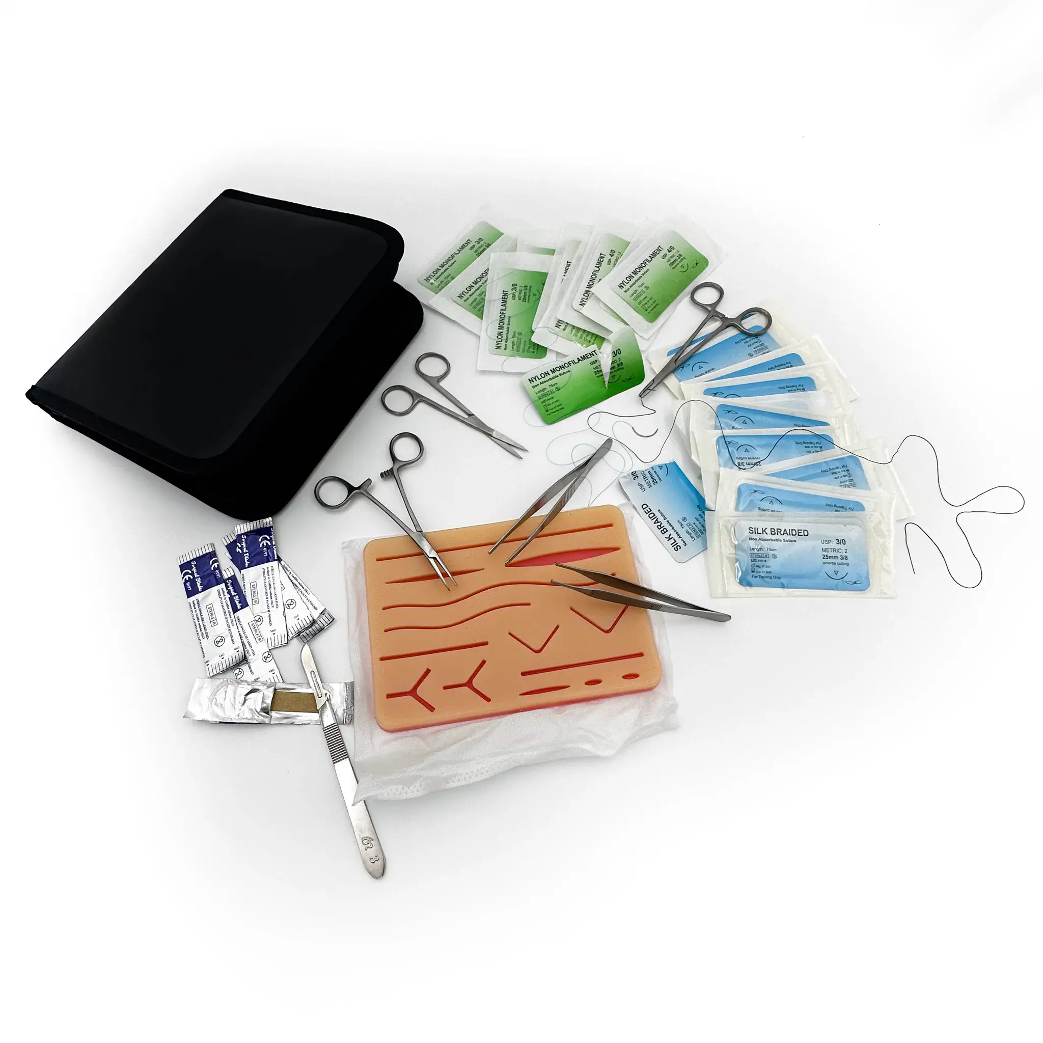 Černý set na chirurgické šití